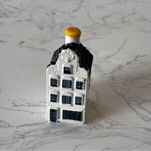 KLM #72 Blue Delft House by BOLS